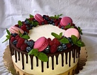 Торт красный бархат с ягодами