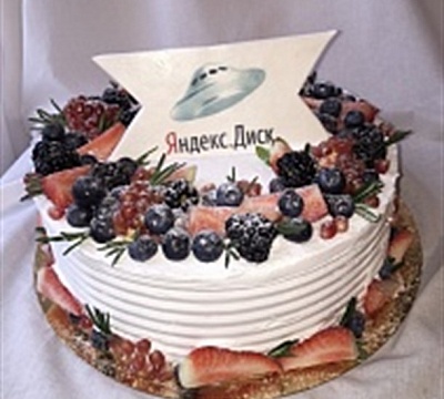 Торт с ягодами корпоративный «Яндекс.Диск»